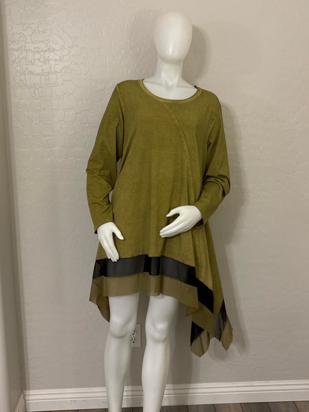 Luukaa Pistachio Green Asymmetrical Draped Tunic Size 14